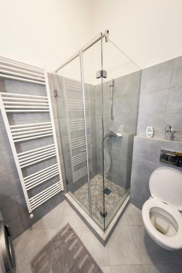 Luxury 3 *